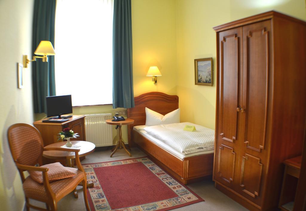 Hotel Fuerstenhof Rathenow Chambre photo